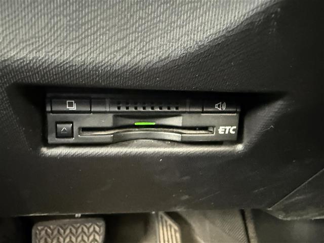 アクア Ｓ　純正ナビ（ＦＭ／ＡＭ／ＣＤ／ＤＶＤ／ＢＴ）　フルセグＴＶ　バックカメラ　前席シートヒーター　オートライト　ビルトインＥＴＣ　プッシュスタート　スマートキー　ハロゲンライト　アイドリングストップ（11枚目）