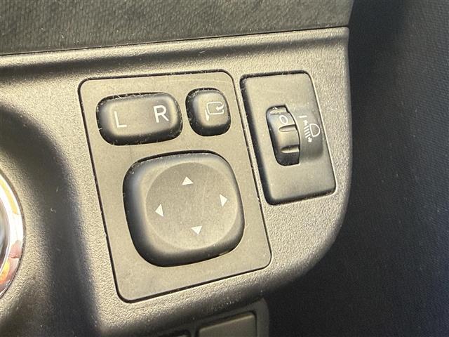 アクア Ｓ　純正ナビ（ＦＭ／ＡＭ／ＣＤ／ＤＶＤ／ＢＴ）　フルセグＴＶ　バックカメラ　前席シートヒーター　オートライト　ビルトインＥＴＣ　プッシュスタート　スマートキー　ハロゲンライト　アイドリングストップ（14枚目）