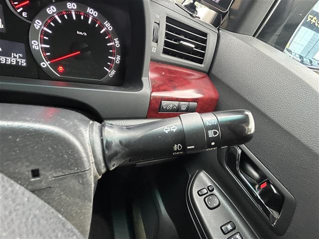 ヴェルファイア ２．４Ｚ　両側パワースライドドア　フリップダウンモニター　純正７インチＨＤＤナビ　ワンセグＴＶ　ＥＴＣ　オットマンシート　社外１７インチアルミホイール　プッシュスタート　スマートキー（8枚目）