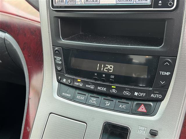 ヴェルファイア ２．４Ｚ　両側パワースライドドア　フリップダウンモニター　純正７インチＨＤＤナビ　ワンセグＴＶ　ＥＴＣ　オットマンシート　社外１７インチアルミホイール　プッシュスタート　スマートキー（12枚目）