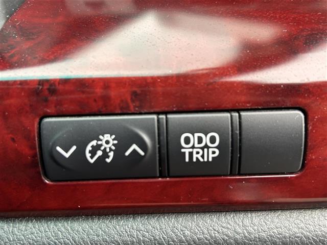 ヴェルファイア ２．４Ｚ　両側パワースライドドア　フリップダウンモニター　純正７インチＨＤＤナビ　ワンセグＴＶ　ＥＴＣ　オットマンシート　社外１７インチアルミホイール　プッシュスタート　スマートキー（14枚目）