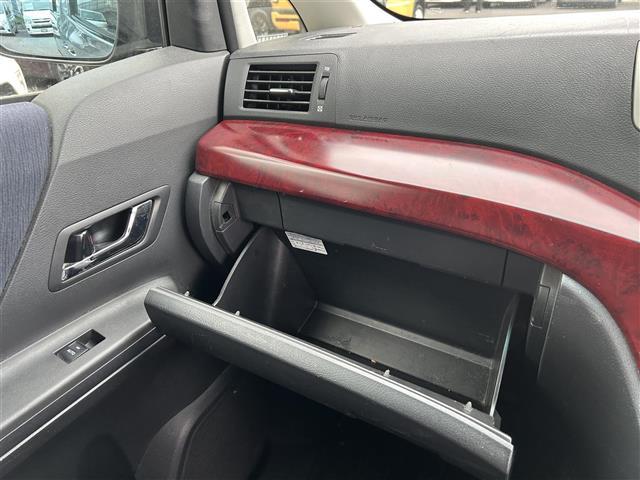 ヴェルファイア ２．４Ｚ　両側パワースライドドア　フリップダウンモニター　純正７インチＨＤＤナビ　ワンセグＴＶ　ＥＴＣ　オットマンシート　社外１７インチアルミホイール　プッシュスタート　スマートキー（15枚目）