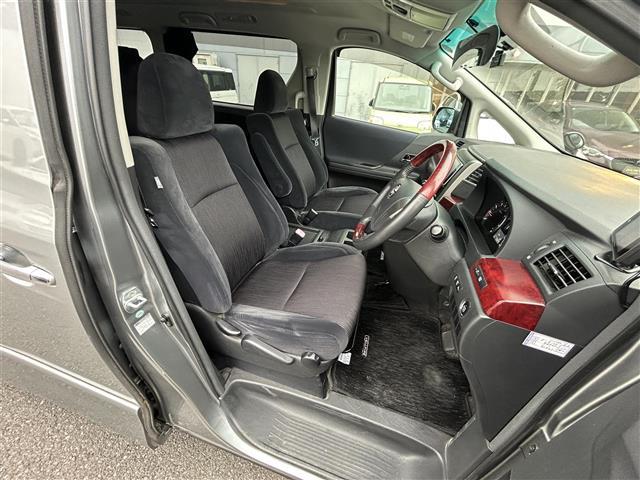 ヴェルファイア ２．４Ｚ　両側パワースライドドア　フリップダウンモニター　純正７インチＨＤＤナビ　ワンセグＴＶ　ＥＴＣ　オットマンシート　社外１７インチアルミホイール　プッシュスタート　スマートキー（21枚目）