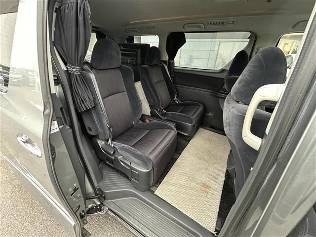 ヴェルファイア ２．４Ｚ　両側パワースライドドア　フリップダウンモニター　純正７インチＨＤＤナビ　ワンセグＴＶ　ＥＴＣ　オットマンシート　社外１７インチアルミホイール　プッシュスタート　スマートキー（22枚目）