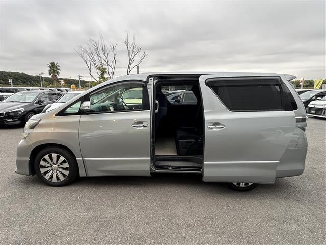 ヴェルファイア ２．４Ｚ　両側パワースライドドア　フリップダウンモニター　純正７インチＨＤＤナビ　ワンセグＴＶ　ＥＴＣ　オットマンシート　社外１７インチアルミホイール　プッシュスタート　スマートキー（30枚目）