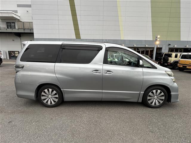 ヴェルファイア ２．４Ｚ　両側パワースライドドア　フリップダウンモニター　純正７インチＨＤＤナビ　ワンセグＴＶ　ＥＴＣ　オットマンシート　社外１７インチアルミホイール　プッシュスタート　スマートキー（34枚目）