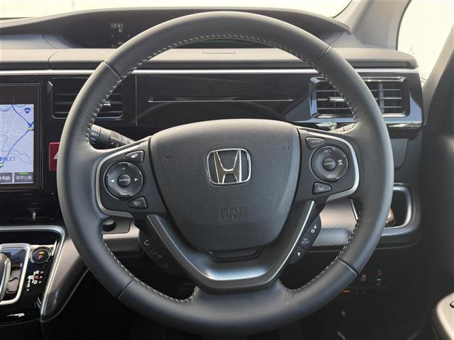 ステップワゴンスパーダ ｅ：ＨＥＶスパーダ　Ｇ　ホンダセンシング　ホンダセンシング　純正１０インチナビ（ＶＸＵ－２２７ＳＷｉ）フルセグＴＶ　ＣＤ／ＤＶＤ／ＳＤ／ＵＳＢ　ＡｐｐｌｅＣａｒＰｌａｙ　ビルトインＥＴＣ　バックカメラ　ステアリングスイッチ　ＡＣＣ　純正ＡＷ（7枚目）