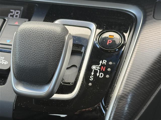 ステップワゴンスパーダ ｅ：ＨＥＶスパーダ　Ｇ　ホンダセンシング　ホンダセンシング　純正１０インチナビ（ＶＸＵ－２２７ＳＷｉ）フルセグＴＶ　ＣＤ／ＤＶＤ／ＳＤ／ＵＳＢ　ＡｐｐｌｅＣａｒＰｌａｙ　ビルトインＥＴＣ　バックカメラ　ステアリングスイッチ　ＡＣＣ　純正ＡＷ（16枚目）