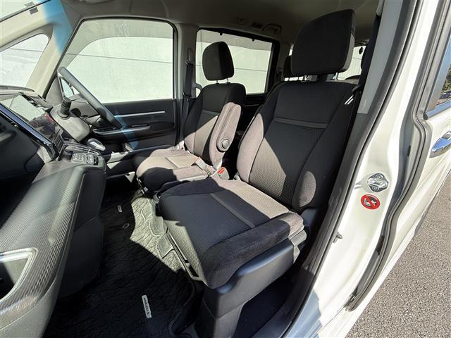 ステップワゴンスパーダ ｅ：ＨＥＶスパーダ　Ｇ　ホンダセンシング　ホンダセンシング　純正１０インチナビ（ＶＸＵ－２２７ＳＷｉ）フルセグＴＶ　ＣＤ／ＤＶＤ／ＳＤ／ＵＳＢ　ＡｐｐｌｅＣａｒＰｌａｙ　ビルトインＥＴＣ　バックカメラ　ステアリングスイッチ　ＡＣＣ　純正ＡＷ（22枚目）