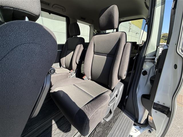 ステップワゴンスパーダ ｅ：ＨＥＶスパーダ　Ｇ　ホンダセンシング　ホンダセンシング　純正１０インチナビ（ＶＸＵ－２２７ＳＷｉ）フルセグＴＶ　ＣＤ／ＤＶＤ／ＳＤ／ＵＳＢ　ＡｐｐｌｅＣａｒＰｌａｙ　ビルトインＥＴＣ　バックカメラ　ステアリングスイッチ　ＡＣＣ　純正ＡＷ（23枚目）