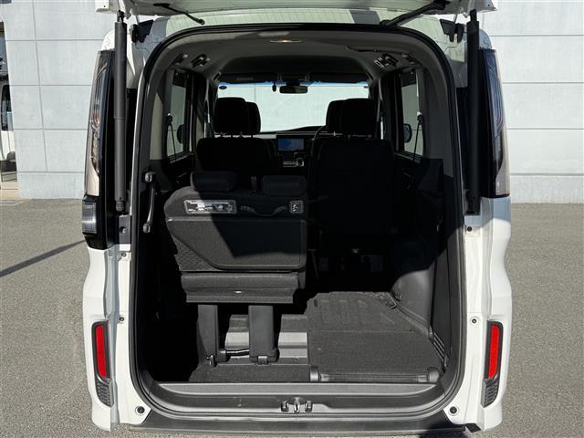 ステップワゴンスパーダ ｅ：ＨＥＶスパーダ　Ｇ　ホンダセンシング　ホンダセンシング　純正１０インチナビ（ＶＸＵ－２２７ＳＷｉ）フルセグＴＶ　ＣＤ／ＤＶＤ／ＳＤ／ＵＳＢ　ＡｐｐｌｅＣａｒＰｌａｙ　ビルトインＥＴＣ　バックカメラ　ステアリングスイッチ　ＡＣＣ　純正ＡＷ（25枚目）