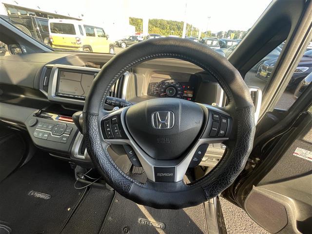 ステップワゴンスパーダ Ｚ　クールスピリット　純正ナビ　バックカメラ　ＥＴＣ　両側パワースライド　パドルシフト　フリップダウンモニター（4枚目）