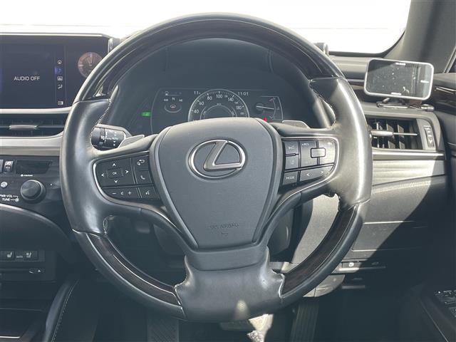 ＥＳ ＥＳ３００ｈ　純正１２．３インチナビ　ビルトインＥＴＣ　シートヒーター　ステアリングヒーター　パドルシフト　リア電動サンシェード　追従型クルーズコントロール　サンルーフ　前後コーナーセンサー（7枚目）