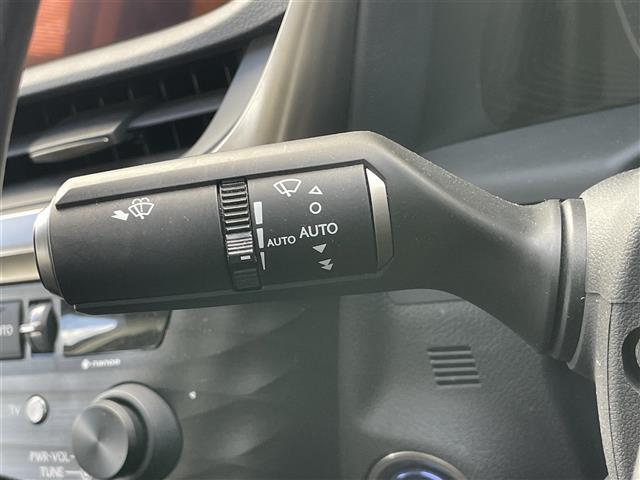 ＥＳ ＥＳ３００ｈ　純正１２．３インチナビ　ビルトインＥＴＣ　シートヒーター　ステアリングヒーター　パドルシフト　リア電動サンシェード　追従型クルーズコントロール　サンルーフ　前後コーナーセンサー（12枚目）