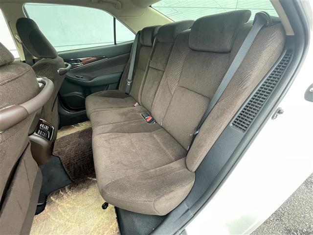 クラウンハイブリッド ロイヤルサルーン　純正ＨＤＤナビ　ＣＤ　ＤＶＤ　ＨＤＤ　Ｂｌｕｅｔｏｏｔｈ　フルセグＴＶ　バックカメラ　ビルトインＥＴＣ　純正アルミホイール　Ｄ／Ｎ席パワーシート　キセノンヘッドライト　オートライト　スマートキー（28枚目）