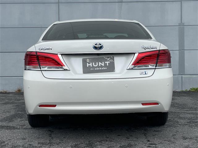 クラウンハイブリッド ロイヤルサルーン　純正ＨＤＤナビ　ＣＤ　ＤＶＤ　ＨＤＤ　Ｂｌｕｅｔｏｏｔｈ　フルセグＴＶ　バックカメラ　ビルトインＥＴＣ　純正アルミホイール　Ｄ／Ｎ席パワーシート　キセノンヘッドライト　オートライト　スマートキー（32枚目）