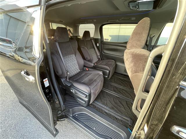 アルファード ２．５Ｓ　１１インチアルパイン製ナビ　アルパイン製１２．８インチフリップダウンモニター　バックカメラ　ビルトインＥＴＣ　両側パワースライド　セーフティセンス　　前後コーナーセンサー　車高調　２１インチ社外ＡＷ（22枚目）