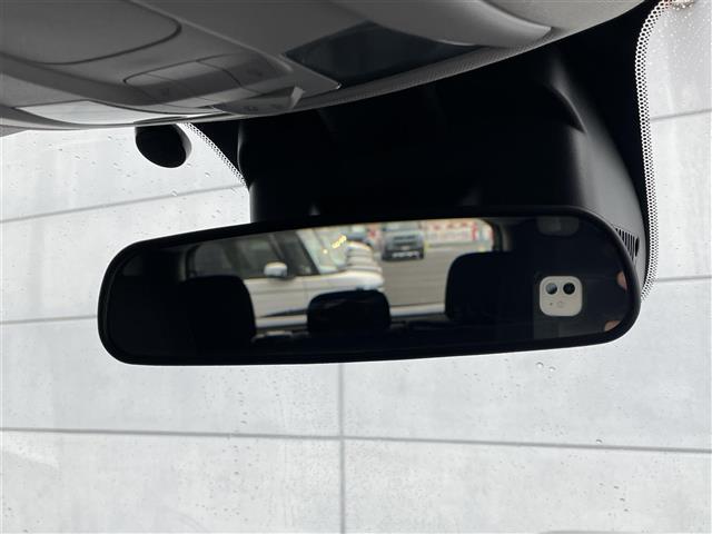 ジープ・レネゲード ロンジチュード　ＢＳＭ／後ソナー　純正ディスプレイオーディオ　バックカメラ　ＥＴＣ　ステアリングスイッチ　電動パーキングブレーキ　フォグライト／バックフォグ　スマートキー　プッシュスタート　純正フロアマット（17枚目）