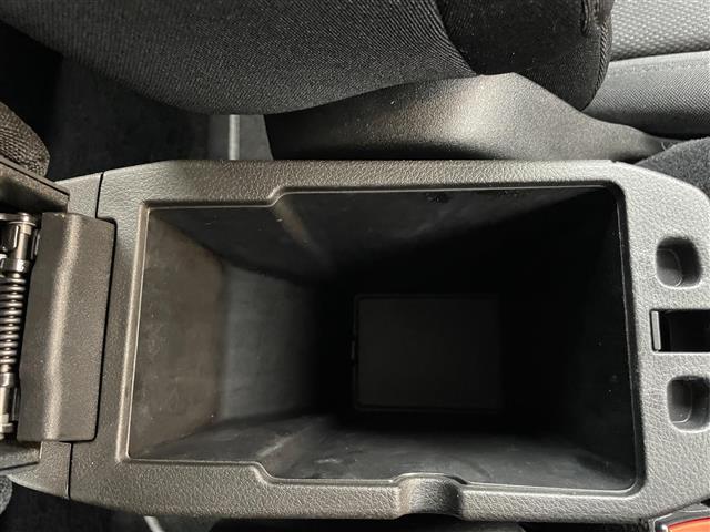 ジープ・レネゲード ロンジチュード　ＢＳＭ／後ソナー　純正ディスプレイオーディオ　バックカメラ　ＥＴＣ　ステアリングスイッチ　電動パーキングブレーキ　フォグライト／バックフォグ　スマートキー　プッシュスタート　純正フロアマット（20枚目）