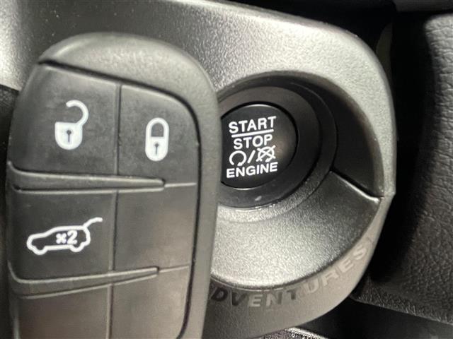 ジープ・レネゲード ロンジチュード　ＢＳＭ／後ソナー　純正ディスプレイオーディオ　バックカメラ　ＥＴＣ　ステアリングスイッチ　電動パーキングブレーキ　フォグライト／バックフォグ　スマートキー　プッシュスタート　純正フロアマット（22枚目）