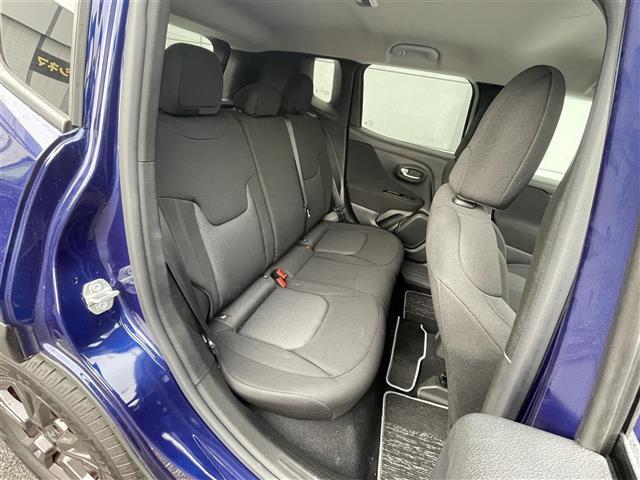 ジープ・レネゲード ロンジチュード　ＢＳＭ／後ソナー　純正ディスプレイオーディオ　バックカメラ　ＥＴＣ　ステアリングスイッチ　電動パーキングブレーキ　フォグライト／バックフォグ　スマートキー　プッシュスタート　純正フロアマット（24枚目）