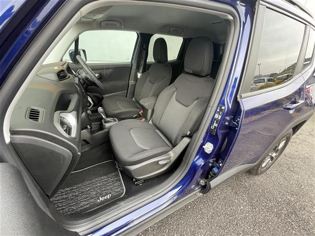 ジープ・レネゲード ロンジチュード　ＢＳＭ／後ソナー　純正ディスプレイオーディオ　バックカメラ　ＥＴＣ　ステアリングスイッチ　電動パーキングブレーキ　フォグライト／バックフォグ　スマートキー　プッシュスタート　純正フロアマット（25枚目）