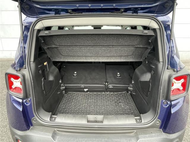 ジープ・レネゲード ロンジチュード　ＢＳＭ／後ソナー　純正ディスプレイオーディオ　バックカメラ　ＥＴＣ　ステアリングスイッチ　電動パーキングブレーキ　フォグライト／バックフォグ　スマートキー　プッシュスタート　純正フロアマット（29枚目）