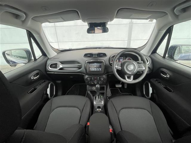 ジープ・レネゲード ロンジチュード　ＢＳＭ／後ソナー　純正ディスプレイオーディオ　バックカメラ　ＥＴＣ　ステアリングスイッチ　電動パーキングブレーキ　フォグライト／バックフォグ　スマートキー　プッシュスタート　純正フロアマット（42枚目）