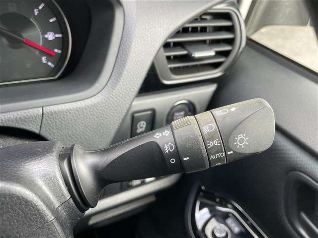 ヴォクシー ＺＳ　モデリスタエアロ（Ｆ／Ｓ／Ｒ）　セーフティセンス　フリップダウンモニター　純正１０インチナビ　バックカメラ　ＥＴＣ２．０　ステアリングスイッチ　両側パワースライドドア　ＬＥＤヘッドライト　オートライト（10枚目）