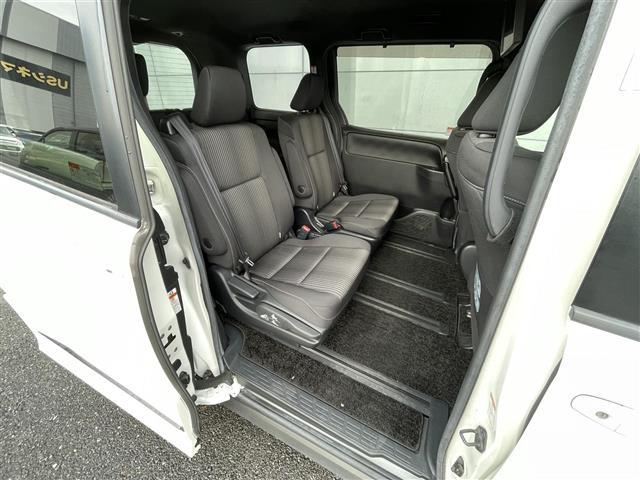 ヴォクシー ＺＳ　モデリスタエアロ（Ｆ／Ｓ／Ｒ）　セーフティセンス　フリップダウンモニター　純正１０インチナビ　バックカメラ　ＥＴＣ２．０　ステアリングスイッチ　両側パワースライドドア　ＬＥＤヘッドライト　オートライト（22枚目）