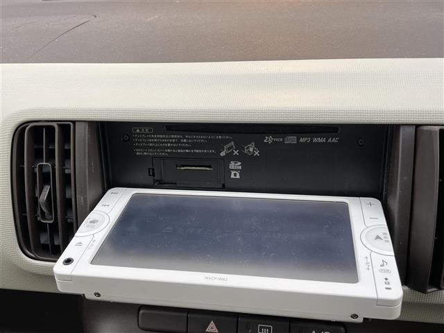 パッソ プラスハナ　純正ナビ　バックカメラ　ＥＴＣ　キーレスエントリー　フォグライト　純正フロアマット（4枚目）