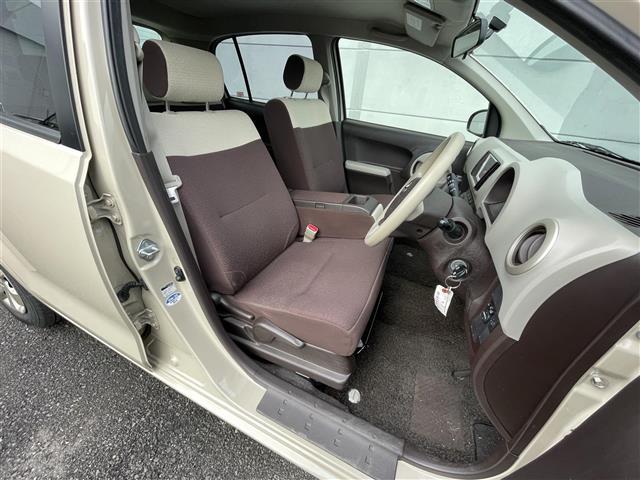 パッソ プラスハナ　純正ナビ　バックカメラ　ＥＴＣ　キーレスエントリー　フォグライト　純正フロアマット（23枚目）