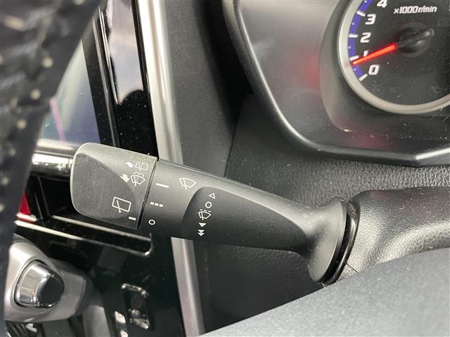 トール カスタムＧ　ＳＡＩＩ　フリップダウンモニター　９インチナビ　全方位カメラ　ＥＴＣ　両側パワースライドドア　ステアリングスイッチ　ＬＥＤヘッドライト　オートライト　フォグライト　純正フロアマット　純正１４インチＡＷ（9枚目）