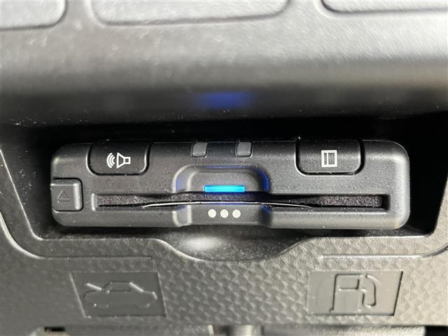 トール カスタムＧ　ＳＡＩＩ　フリップダウンモニター　９インチナビ　全方位カメラ　ＥＴＣ　両側パワースライドドア　ステアリングスイッチ　ＬＥＤヘッドライト　オートライト　フォグライト　純正フロアマット　純正１４インチＡＷ（14枚目）