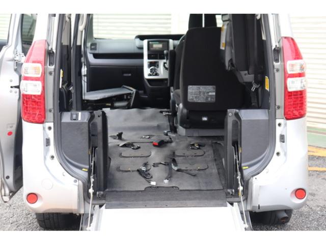 ノア Ｘ　Ｌセレクションウェルキャブ　スロープタイプＩ　車いす２脚仕様車　助手席リフトアップシート　電動ウインチ　車椅子２基　乗車定員５名（2枚目）