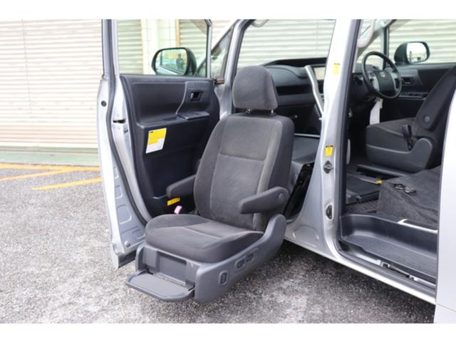 ノア Ｘ　Ｌセレクションウェルキャブ　スロープタイプＩ　車いす２脚仕様車　助手席リフトアップシート　電動ウインチ　車椅子２基　乗車定員５名（3枚目）