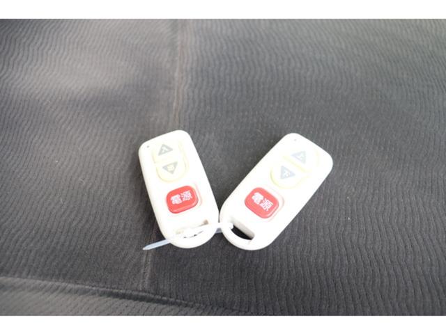 ノア Ｘ　Ｌセレクションウェルキャブ　スロープタイプＩ　車いす２脚仕様車　助手席リフトアップシート　電動ウインチ　車椅子２基　乗車定員５名（4枚目）