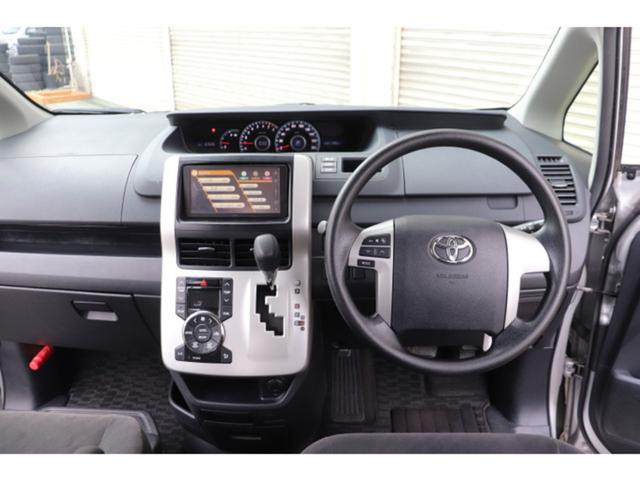 ノア Ｘ　Ｌセレクションウェルキャブ　スロープタイプＩ　車いす２脚仕様車　助手席リフトアップシート　電動ウインチ　車椅子２基　乗車定員５名（9枚目）