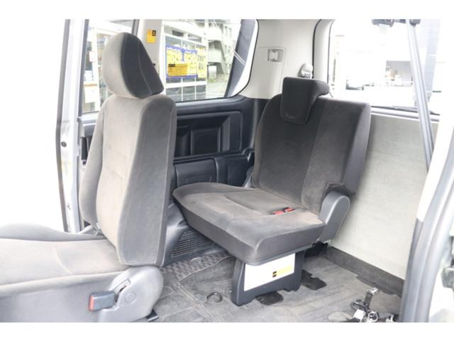 ノア Ｘ　Ｌセレクションウェルキャブ　スロープタイプＩ　車いす２脚仕様車　助手席リフトアップシート　電動ウインチ　車椅子２基　乗車定員５名（11枚目）