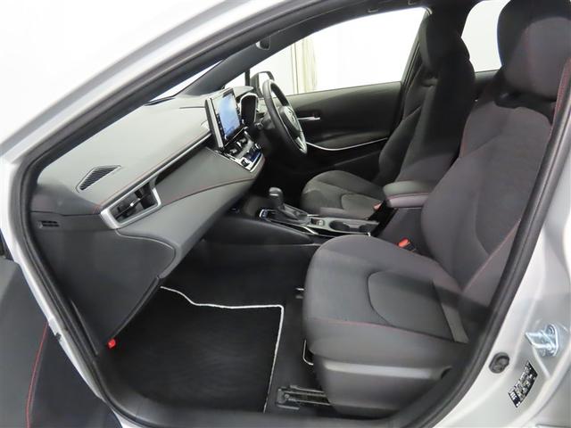 収納も便利で使いやすい。小物や大切な物をやさしく収納。カップホルダーの位置も使いやすいです♪