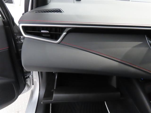 助手席前のグローブボックスは車検証入れにピッタリです。