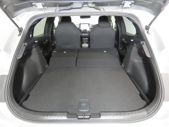 大きな開口幅で荷物を出し入れしやすいのが魅力のラゲージスペースです！リヤシートのシートバックの工夫で、更に積載容量が広くなり、よりたくさんの荷物の収納・長尺の荷物の収納が可能になります♪