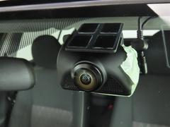 ドライブレコーダー装備：車の走行中の主に外観を中心に記録する撮影機材です！交通事故発生時の責任の所在を明確にしたり、観光等を記録するのにも役立ちます！ 7