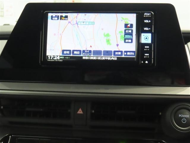 トヨタ純正ナビ装備！地図描写は文字も道もクリアで見やすく、滑らかに表示します。これさえあればもう道に迷わないですみますね♪フルセグで地上波デジタル放送ＴＶもバッチリ綺麗に見れちゃいます♪