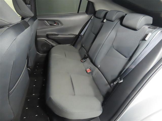 後席は、膝元に十分なスペースを確保！室内も専門のスタッフによる清掃済みでキレイです♪是非一度ご覧ください！