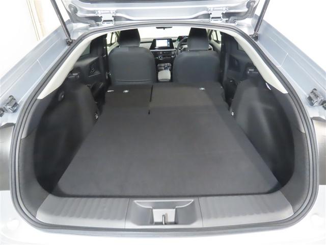 大きな開口幅で荷物を出し入れしやすいのが魅力のラゲージスペースです！リヤシートのシートバックの工夫で、更に積載容量が広くなり、よりたくさんの荷物の収納・長尺の荷物の収納が可能になります♪