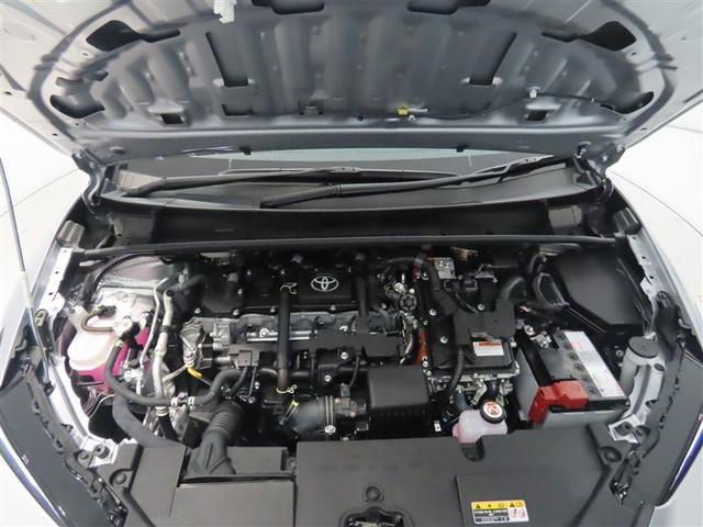 車にとって、とても大切な部分のエンジンルーム。綺麗に清掃済みで安心です。