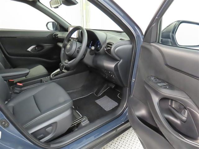 ヤリスクロス Ｚ　トヨタ認定中古車　ワンオーナー　衝突被害軽減ブレーキ　ペダル踏み間違え急発進抑制装置　ブラインドスポットモニター　車線逸脱警報　Ｔコネクトナビ　ドライブレコーダー　パノラミックビューモニター（8枚目）