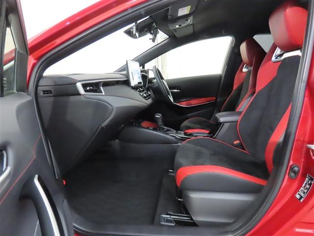 収納も便利で使いやすい。小物や大切な物をやさしく収納。カップホルダーの位置も使いやすいです♪