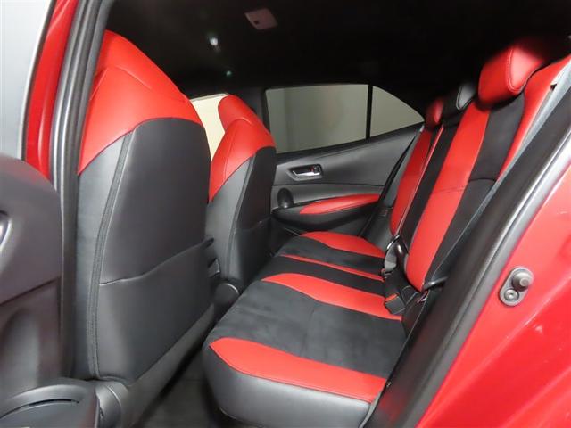 後席は、膝元に十分なスペースを確保！室内も専門のスタッフによる清掃済みでキレイです♪是非一度ご覧ください！